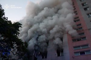 У Запоріжжі ракета впала біля багатоповерхівки: 27 постраждалих