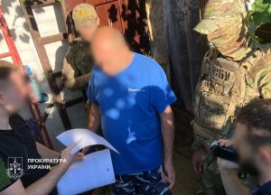 Намагався сховатися під ліжком: у Запоріжжі затримали юриста, який виправдовував окупацію