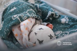 У Запоріжжі привітали перших малюків, які народились у День міста