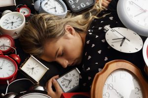 Переведення годинника на зимовий час: як запоріжцям підготувати до цього свій організм