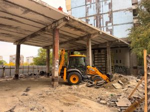 У Запоріжжі демонтують аварійну арку на Бабурці (ФОТО)