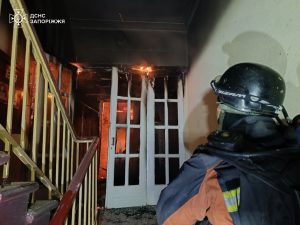 Обстріл Запоріжжя: у ДСНС показали наслідки атаки (ФОТО, ВІДЕО)