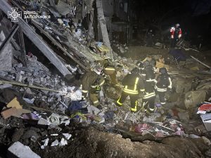 У Запоріжжі шукають людей під завалами після російської атаки, – ДСНС