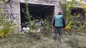 Сміття серед гаражів: у Запоріжжі виявили скупчення відходів
