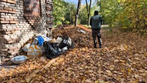 У Запоріжжі виявили сміттєзвалище площею з квартиру (ФОТО)