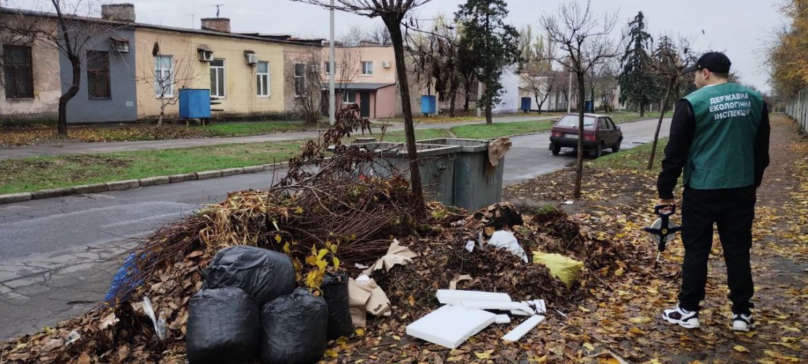 У Заводському районі Запоріжжя виявили стихійне сміттєзвалище