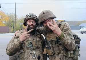 165 діб на передовій: двоє військових із Запорізького напрямку отримали “Хрест бойових заслуг”