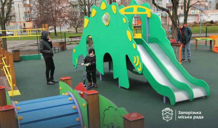 В Запорожье неизвестные повредили парк в Хортицком районе