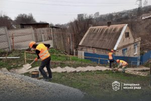 В Запорожье завершили ремонт лестницы через Сухую Московку за 180 тысяч грн (ФОТО)