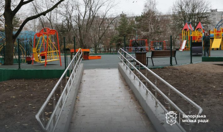 В Запорожье неизвестные повредили парк в Хортицком районе