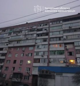 Поврежденный дом и гаражи: последствия утренней атаки на Запорожье (ВИДЕО)