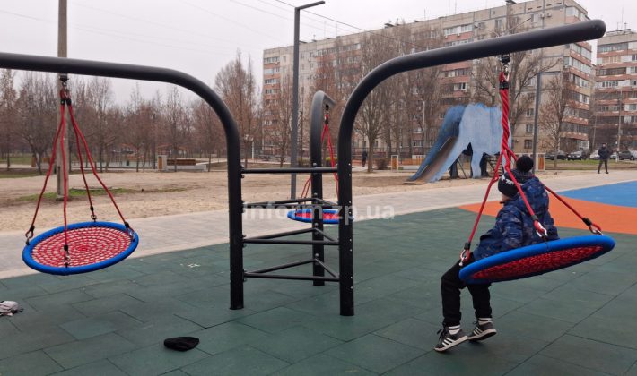 Сквер в Бородинском микрорайоне Запорожья частично обновили: как он выглядит сейчас (ФОТО)