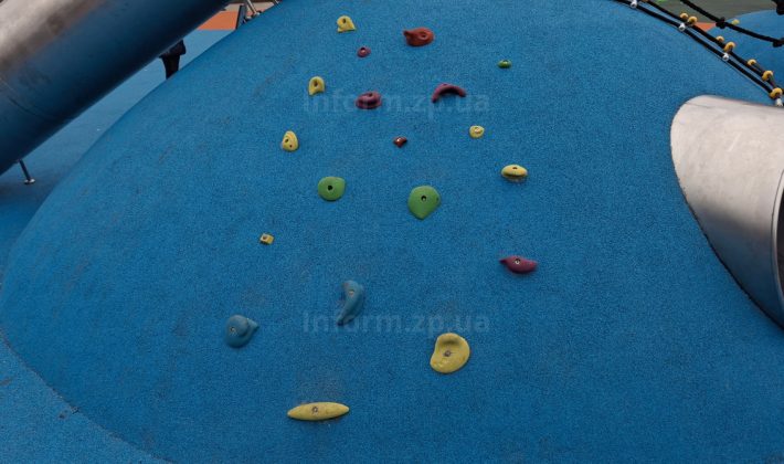 Сквер в Бородинском микрорайоне Запорожья частично обновили: как он выглядит сейчас (ФОТО)