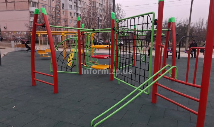 Сквер в Бородинском микрорайоне Запорожья частично обновили: как он выглядит сейчас (ФОТО)
