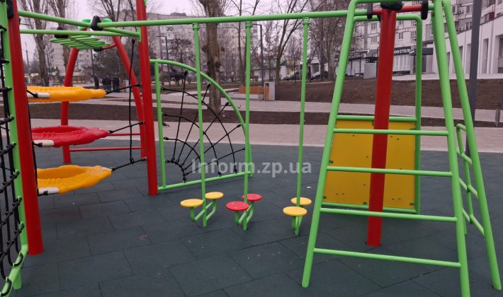 Сквер в Бородинском микрорайоне Запорожья частично обновили: как он выглядит сейчас (ФОТО)
