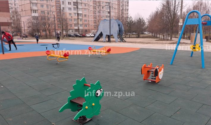 Сквер в Бородинском микрорайоне Запорожья частично обновили: как он выглядит сейчас (ФОТО)