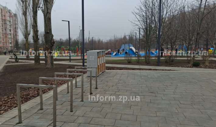 Сквер в Бородинском микрорайоне Запорожья частично обновили: как он выглядит сейчас (ФОТО)