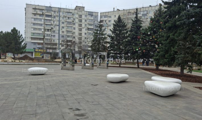 Сквер в Бородинском микрорайоне Запорожья частично обновили: как он выглядит сейчас (ФОТО)