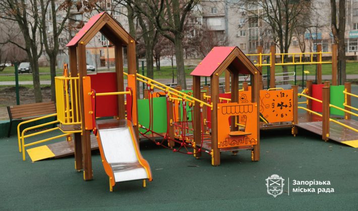 В Запорожье неизвестные повредили парк в Хортицком районе