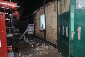 На Запорожье россияне ударили дроном по пожарной части