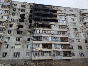 Как выглядит многоэтажка после попадания дрона в Запорожье (ФОТО)