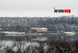 У Запоріжжі випав перший сніг: як виглядало місто вранці (ВІДЕО)
