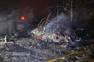 Патрульные показали первые минуты после вчерашнего обстрела Запорожья (ВИДЕО)