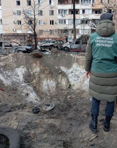Фахівці екоінспекції обстежили місце обстрілу в Запоріжжі: що відомо