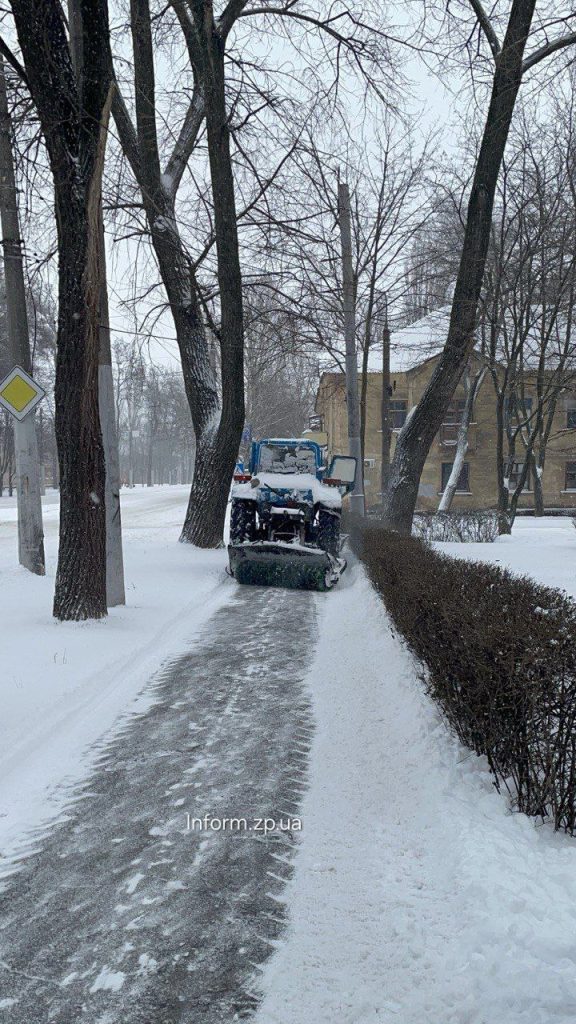 Запоріжжя засипає снігом