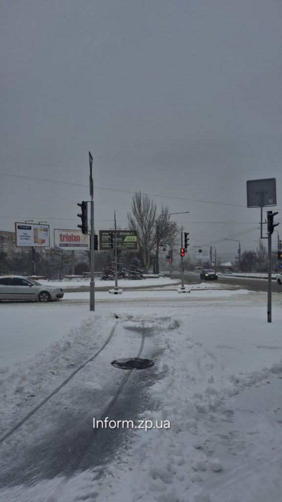 Запоріжжя засипає снігом