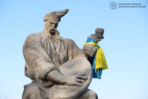 В Запорожье открыли скульптуру «Казак-бандурист»: где именно