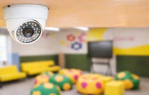 Охорона, камери та металодетектори: у Запоріжжі діятимуть нові правила безпеки у школах