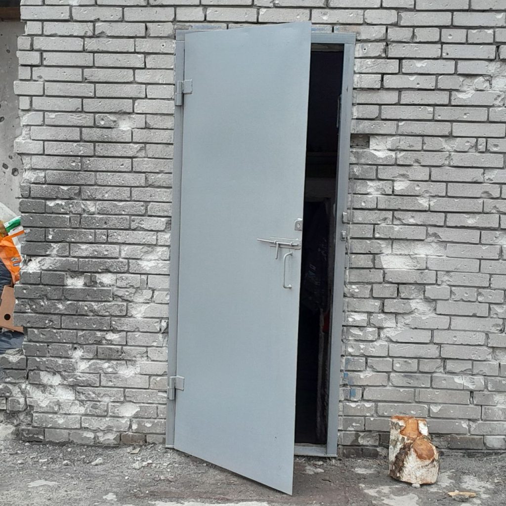 В Запорожье специалисты облэнерго помогли отремонтировать приют после обстрела (ФОТО)