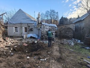 Фахівці Держекоінспекції обстежили місце обстрілу у Шевченківському районі Запоріжжя: деталі