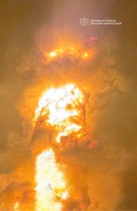 Оккупанты обстреляли Запорожье: масштабный пожар и аварийное отключение света (ОБНОВЛЕНО)