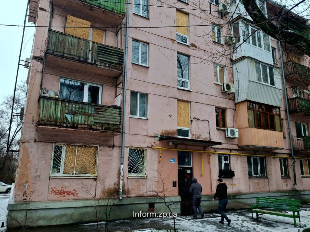 У Запоріжжі відремонтують квартиру, яка зазнала пошкодження під час атаки