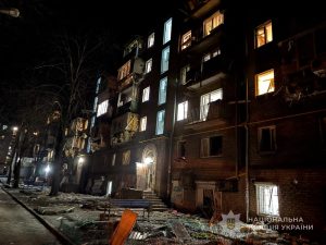 Один человек погиб, шестеро ранены, среди них — ребенок: последствия ночной атаки на Запорожье