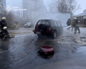 У Запоріжжі рятувальники ліквідували займання легкового автомобіля: деталі