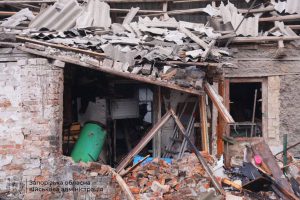 Разрушенный дом: очередной удар РФ нанесла по Запорожью (ФОТО)