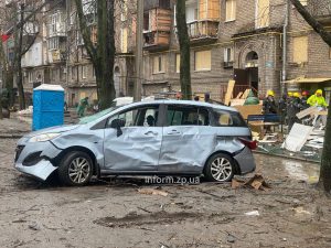 У Запоріжжі ліквідовують наслідки нічної атаки безпілотниками на Вознесенівський район (ФОТО)