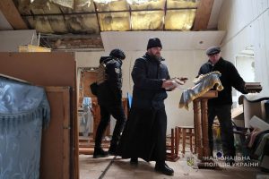 Із прифронтової Юрківки на Запоріжжі евакуювали церковні святині (ВІДЕО)
