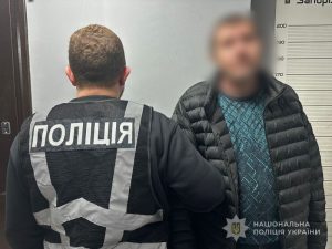 В Запорожье мужчина нашел самодельное оружие и показал знакомой: что известно