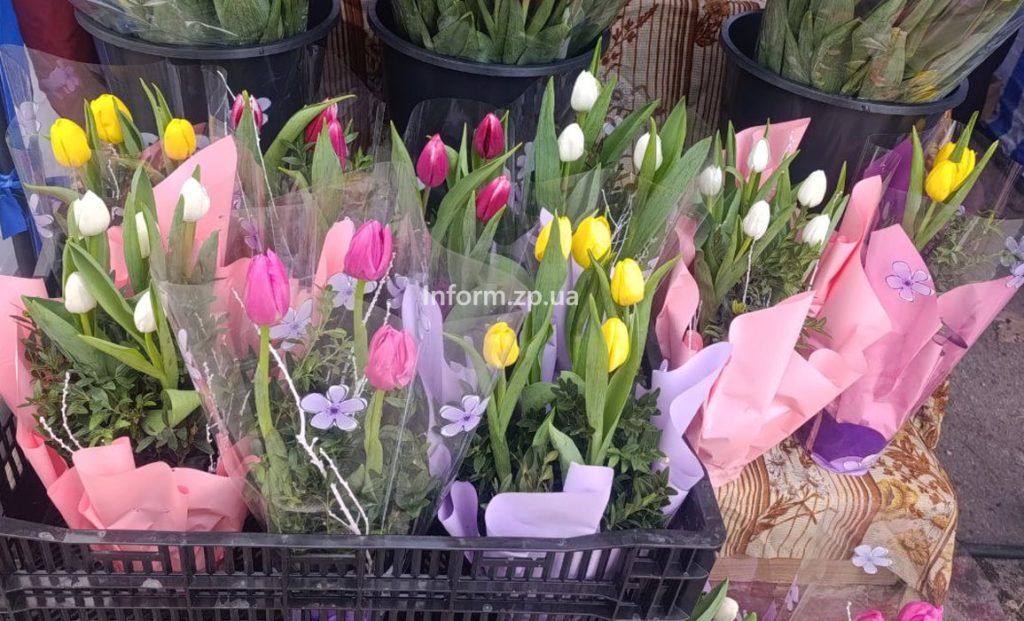 Цветы на 8 Марта: сколько стоят в Запорожье (ФОТО)