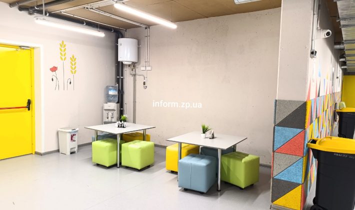 Еда из Днепра: как в Запорожье кормят школьников в подземных школах (ФОТОРЕПОРТАЖ)