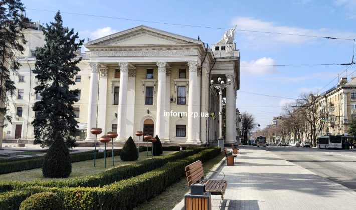 Как выглядит площадь Театральная в Запорожье несмотря на войну в 2026 году (ФОТО)