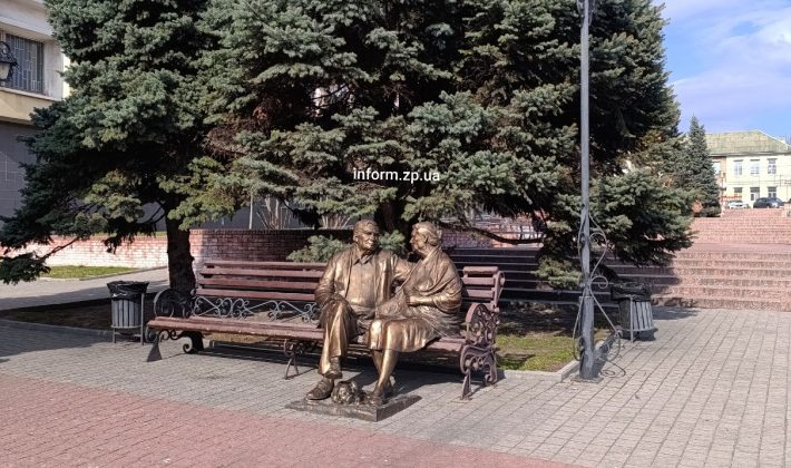 Как выглядит площадь Театральная в Запорожье несмотря на войну в 2026 году (ФОТО)