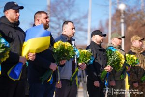День добровольця у Запоріжжі: на Алеї пам’яті вшанували полеглих військових