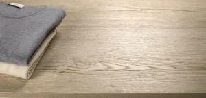 Синхронне тиснення на ДСП: як відрізнити якісну імітацію шпону від звичайної плити