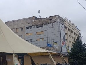 Тиждень після удару по ТЦ «Україна» в центрі Запоріжжя: як він працює зараз (ФОТО)