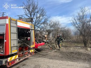 Чотири пожежі, двоє поранених: наслідки обстрілів Запоріжжя за добу